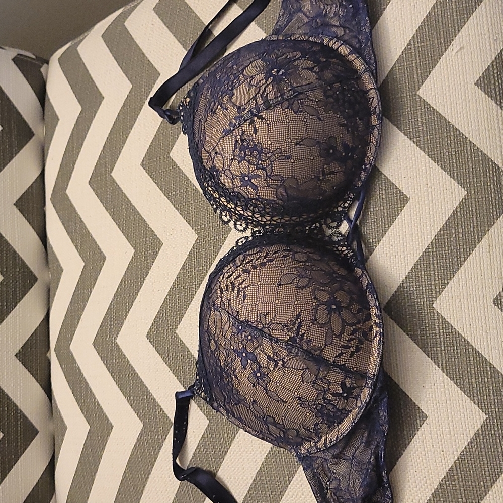 Bombshell 36c lace Victoria's Secret Bra